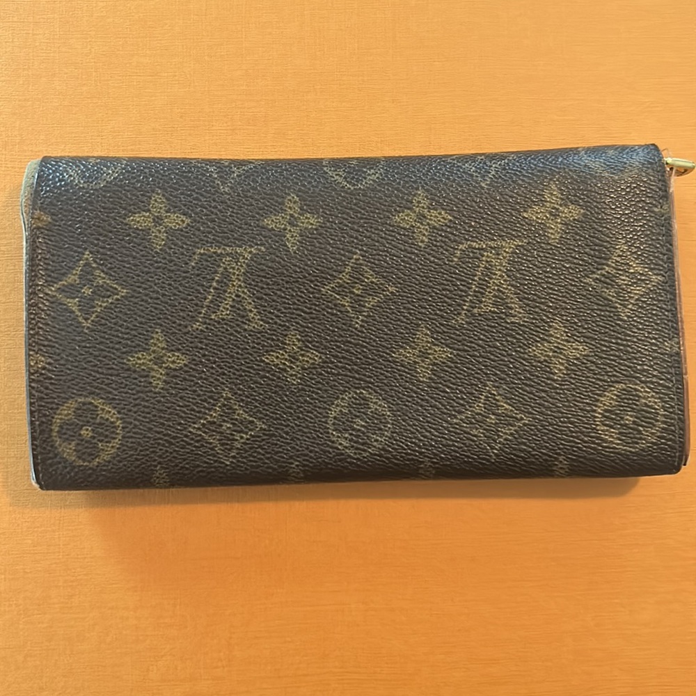 Authentic Louis Vuitton Monogram Sara Wallet - Picture 2 of 12